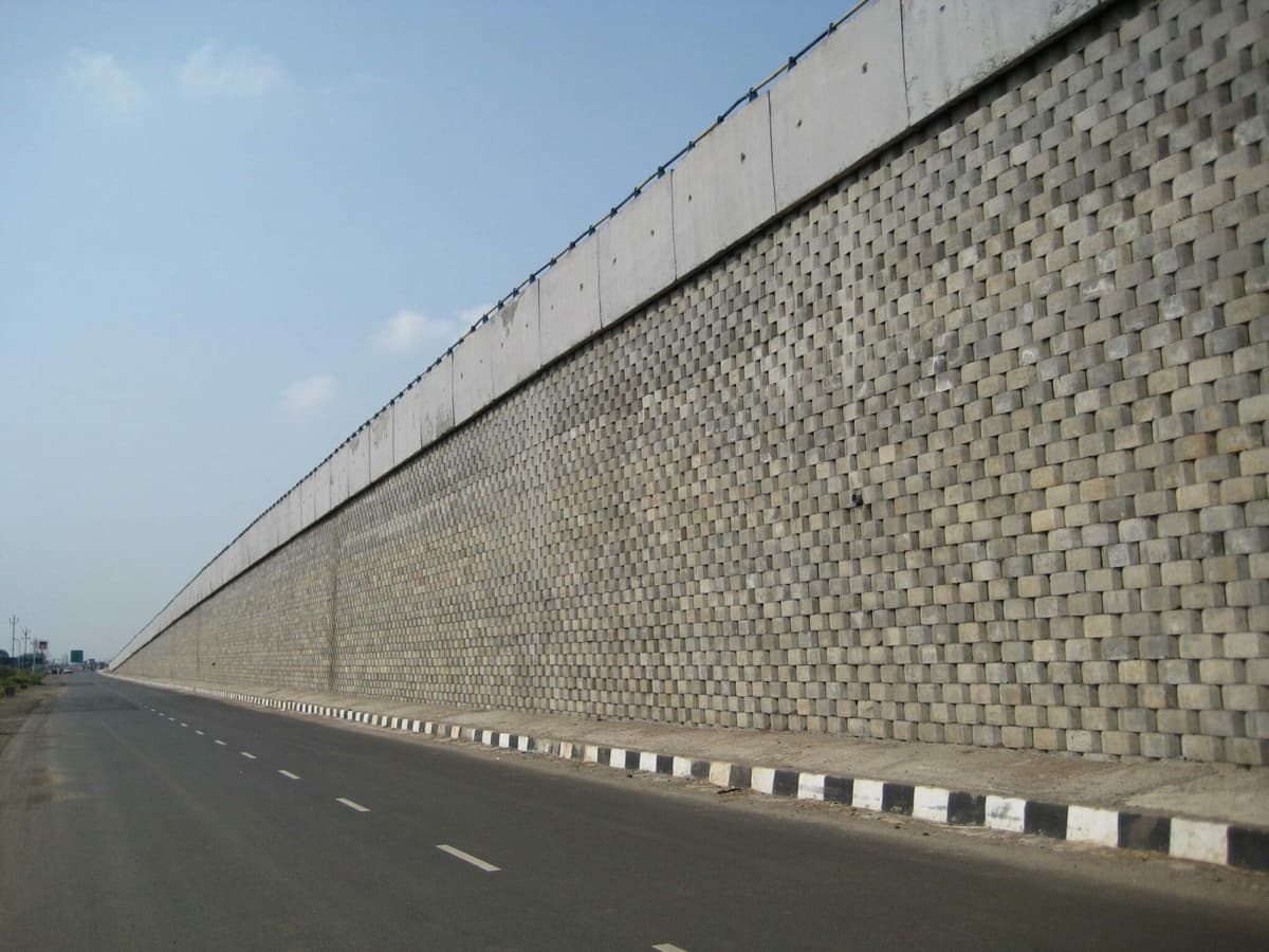 Speeding up journey from Surat to Bharuch at National Highway with StrataGrid® geogrids and StrataBlock® systems